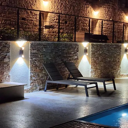 De Charme, Bastide Avec Piscine Nyaraló