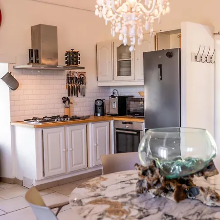 Nyaraló De Charme, Bastide Avec Piscine